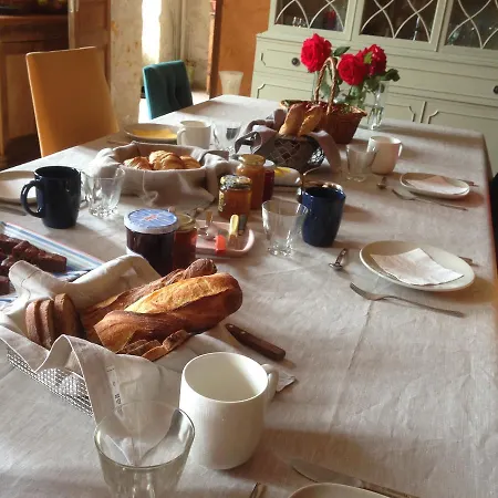 Villa Marambat بيت ضيافة 4*