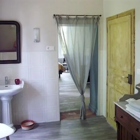 בית הארחה Villa Marambat Marambat