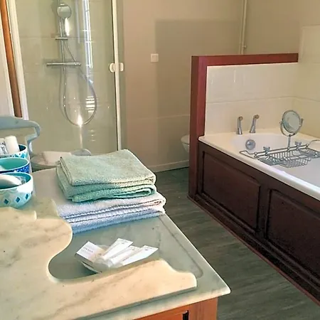 Villa Marambat בית הארחה 3*