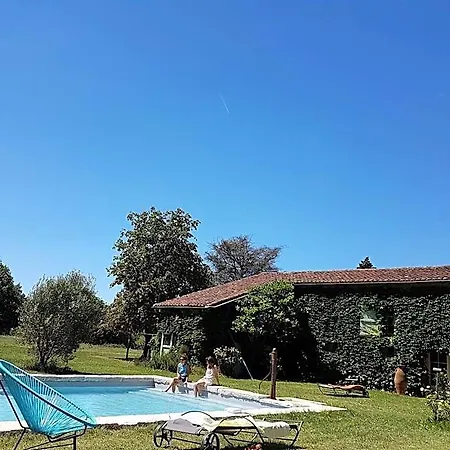 Villa Marambat בית הארחה 3*