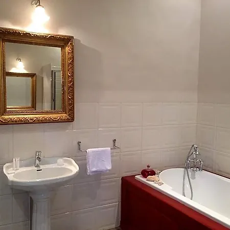 בית הארחה Villa Marambat 3*