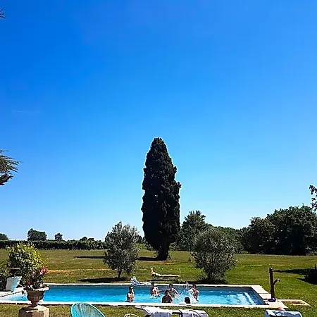 בית הארחה Villa Marambat 3*