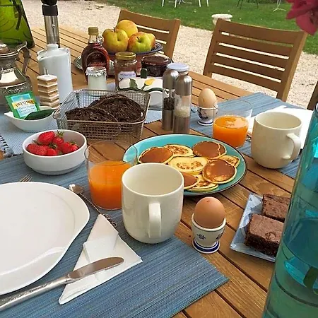 בית הארחה Villa Marambat 3*